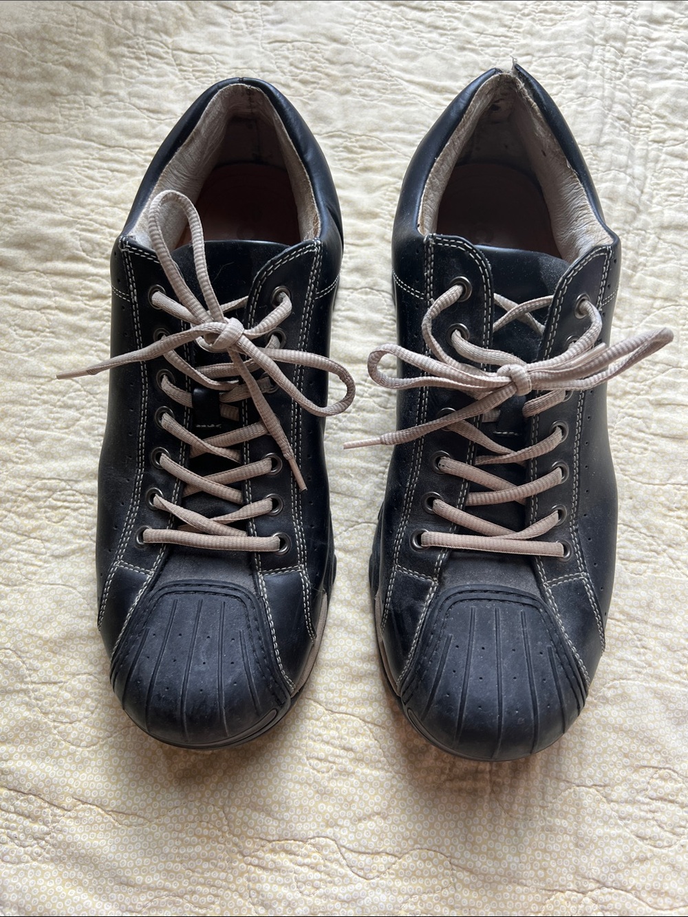 Ecco Black Lace-Up Men's Sneakers with Contrasting Light Laces